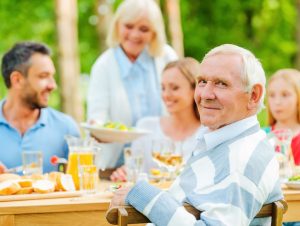 Tips for a Memorable Family Reunion for Senior Dementia